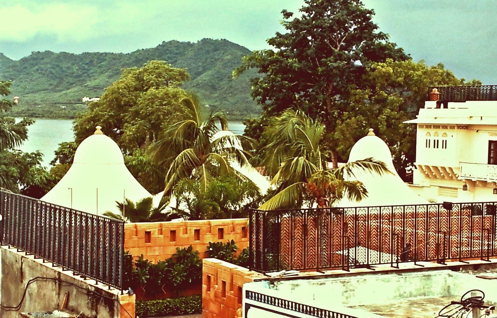 Hotel Hibiscus Udaipur Exterior foto